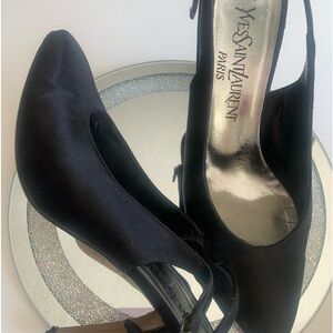 Yves Saint Laurent Paris Pumps